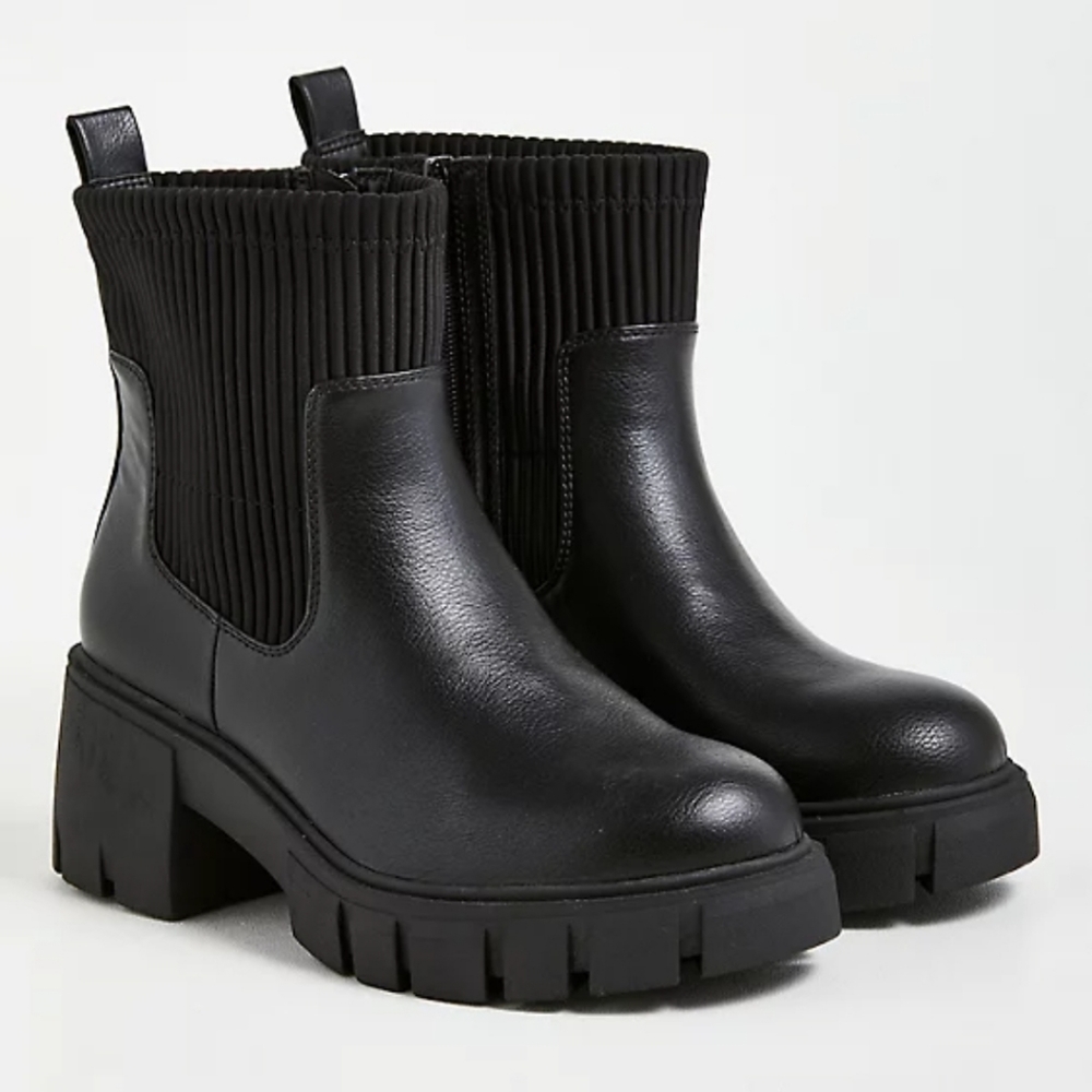 NWT Torrid Black Chelsea Heeled Bootie - Size 9 or 9.5 - Wide Calf